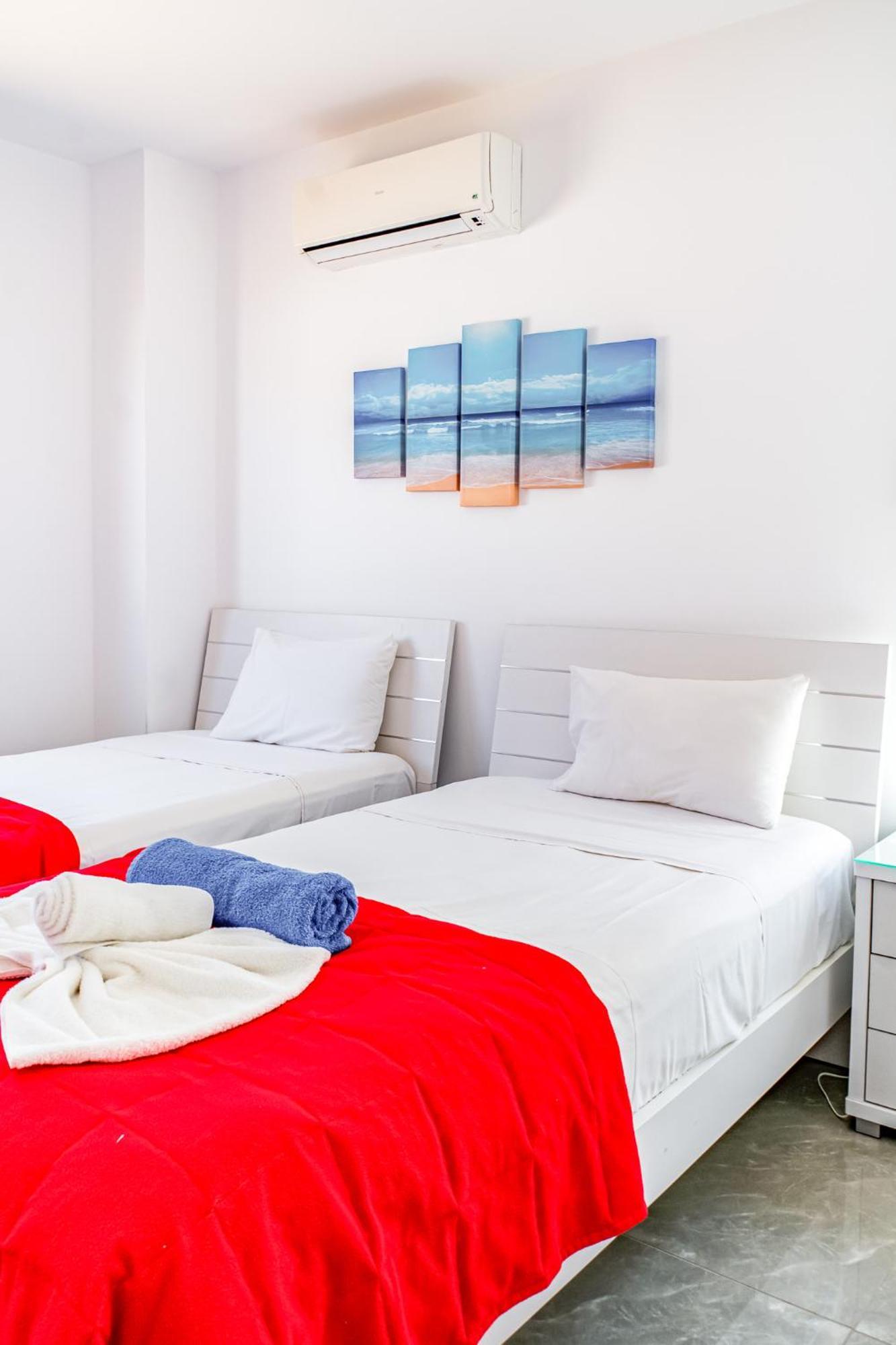 Beach Front Aqua Marina By Ezoria Villas باراليمني المظهر الخارجي الصورة