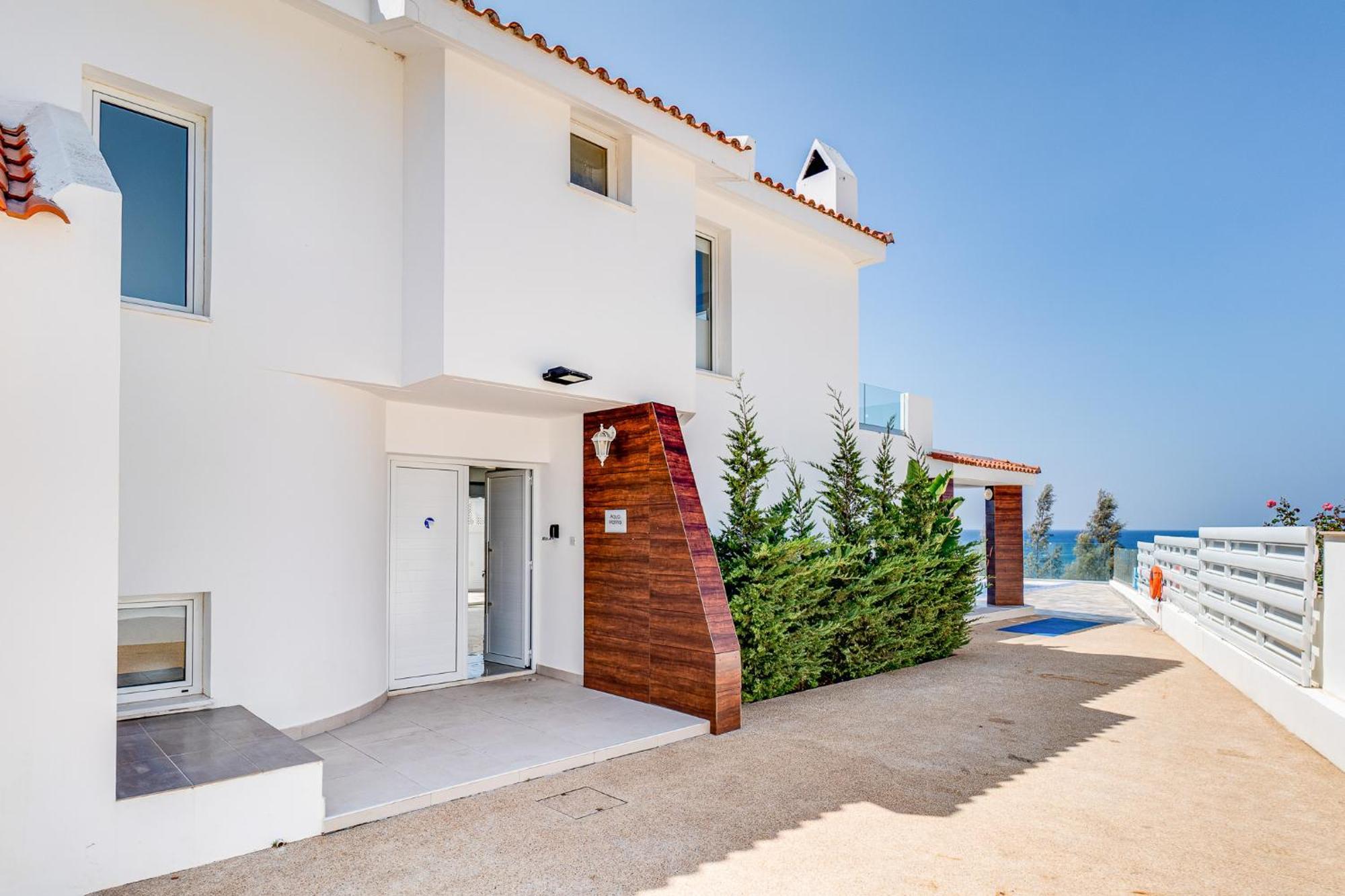 Beach Front Aqua Marina By Ezoria Villas باراليمني المظهر الخارجي الصورة