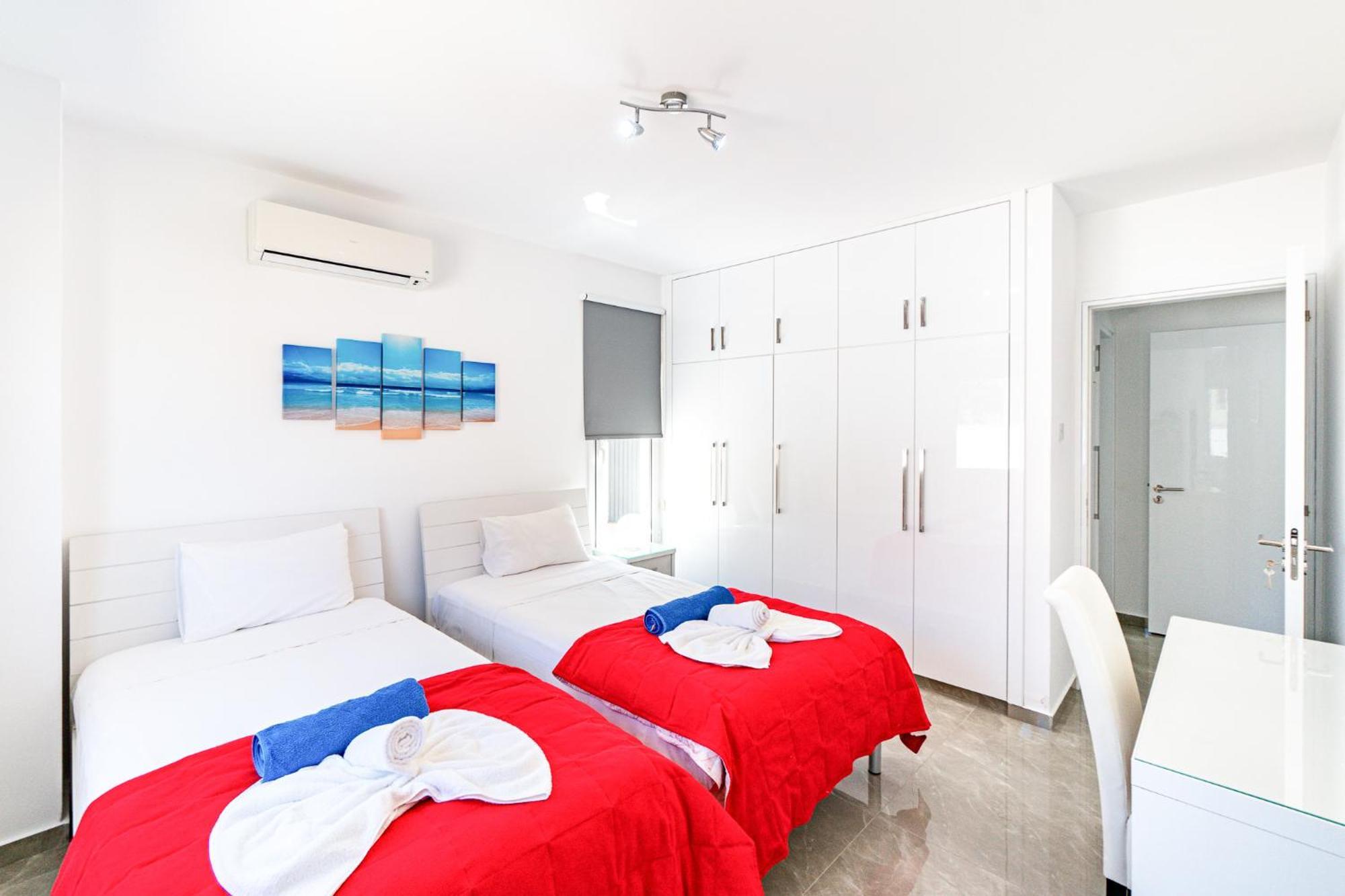 Beach Front Aqua Marina By Ezoria Villas باراليمني المظهر الخارجي الصورة